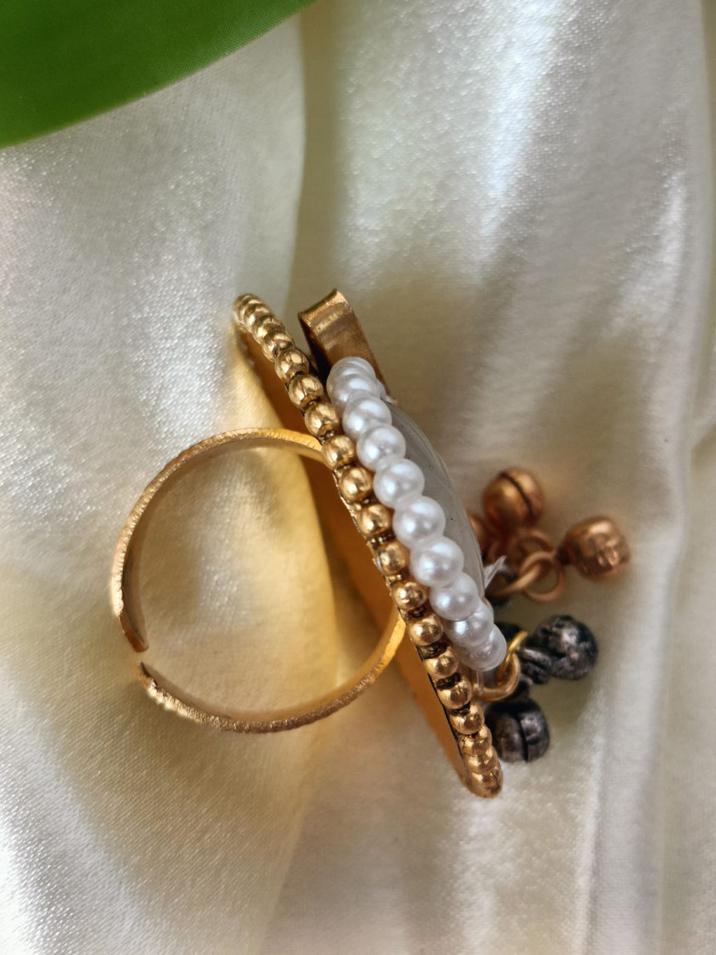 TRADITIONAL RING WHITE