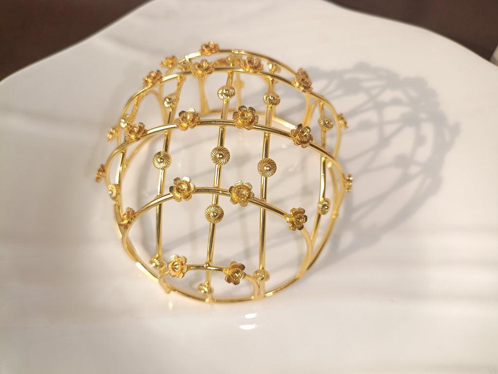 Traditional hair cage bun