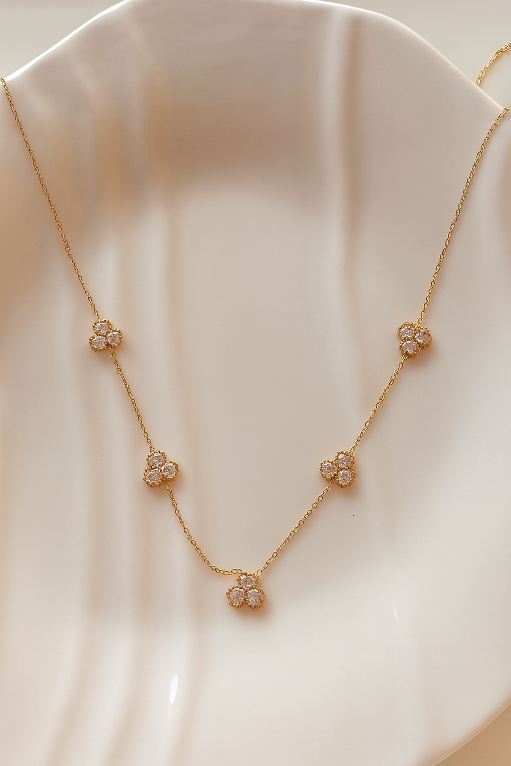 ANTI TARNISH CLOVER NECKLACE STUDED