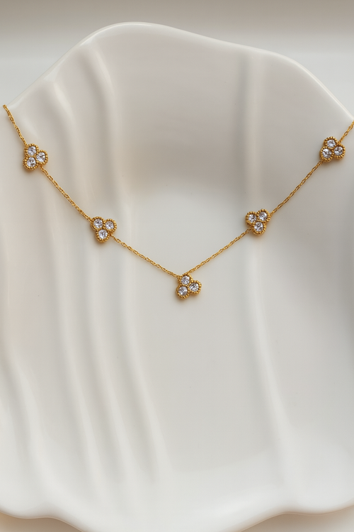 ANTI TARNISH CLOVER NECKLACE STUDED